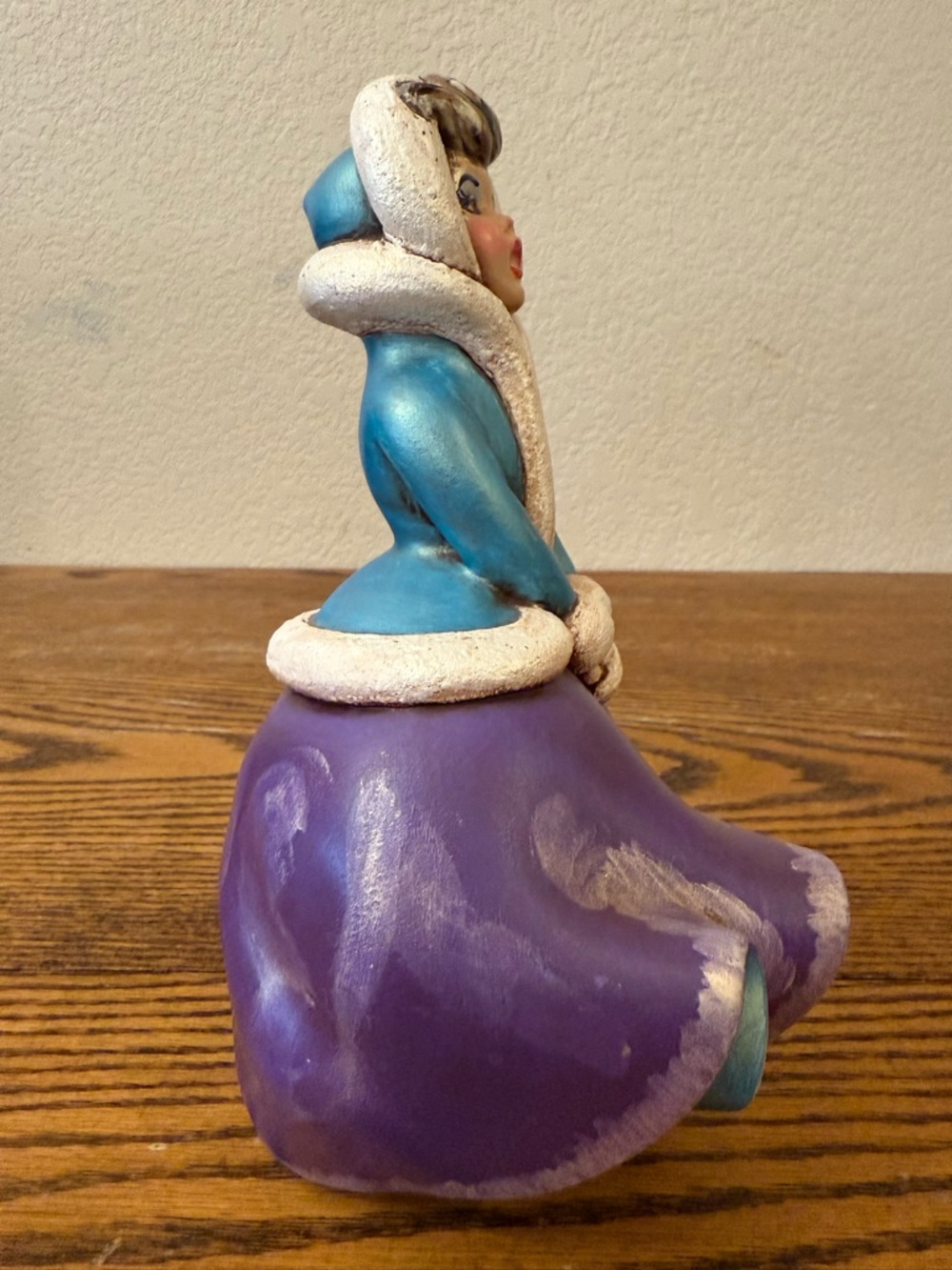 Vintage Atlantic Mold "Windswept Girl" Ceramic Caroler – Hand-Painted VTG WHIMSY - Picture 10 of 16